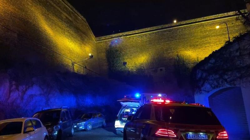 Mladá žena spadla z hradeb Vyšehradu
